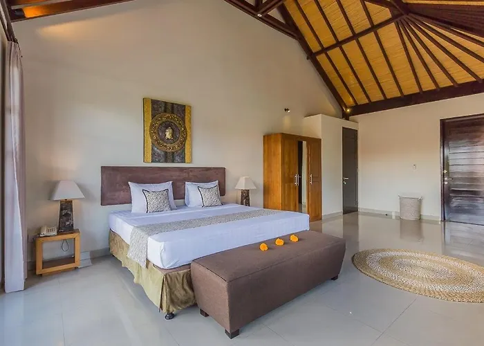 Luxury 4 Bedroom *