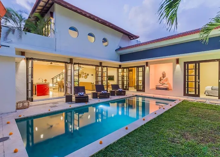 Luxury 4 Bedroom Villa *