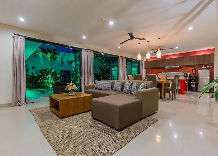 Luxury 4 Bedroom *